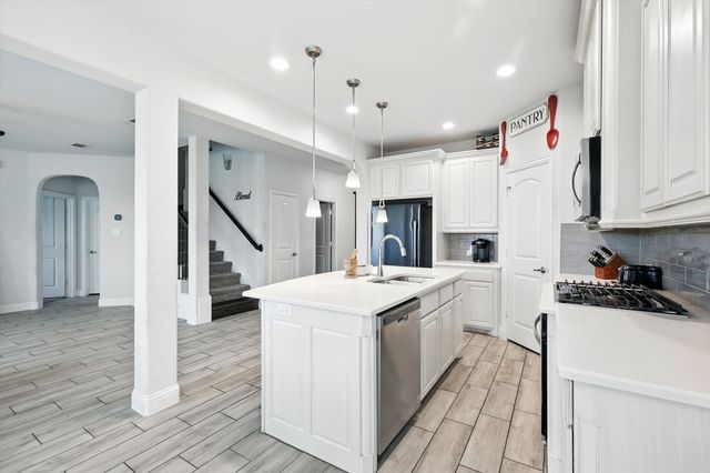 180 Sapphire Lane, Waxahachie, TX 75165