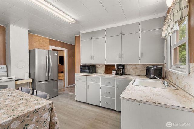702 King Road, Winlock, WA 98596