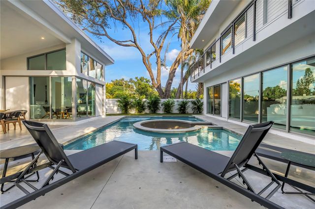 2564 ARLINGTON STREET, Sarasota, FL 34239