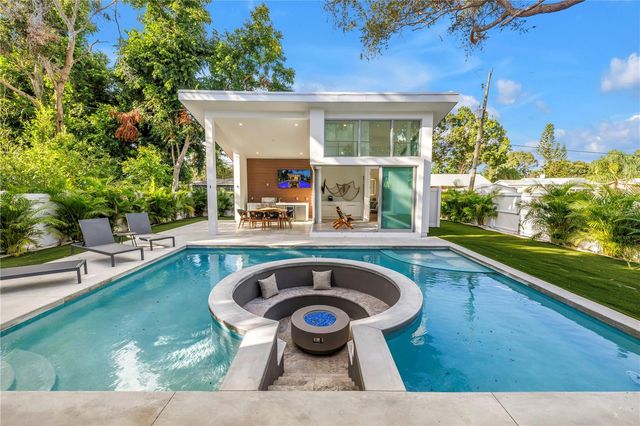2564 ARLINGTON STREET, Sarasota, FL 34239