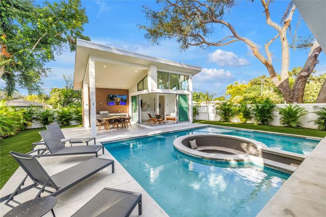 2564 ARLINGTON STREET, Sarasota, FL 34239
