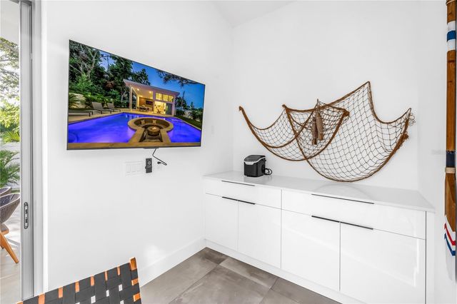 2564 ARLINGTON STREET, Sarasota, FL 34239