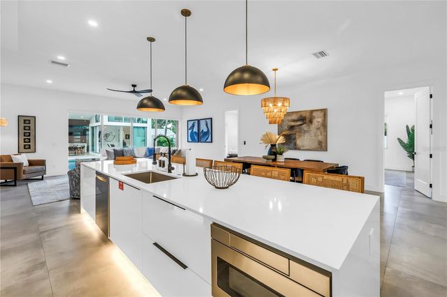 2564 ARLINGTON STREET, Sarasota, FL 34239