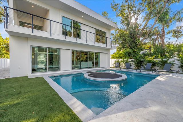 2564 ARLINGTON STREET, Sarasota, FL 34239