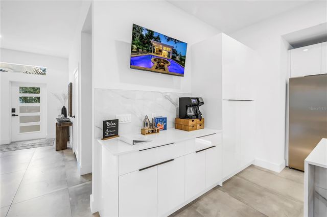 2564 ARLINGTON STREET, Sarasota, FL 34239