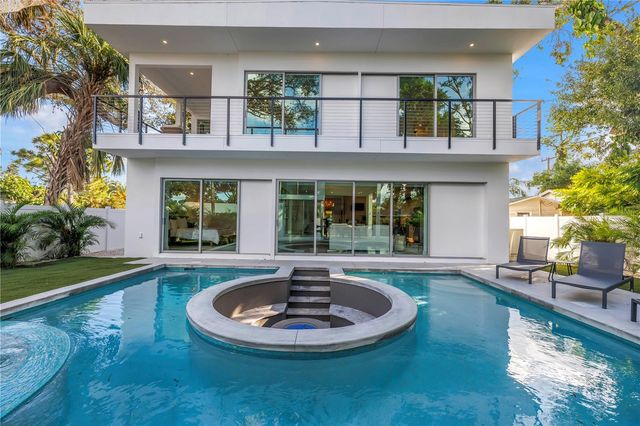 2564 ARLINGTON STREET, Sarasota, FL 34239