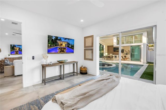 2564 ARLINGTON STREET, Sarasota, FL 34239