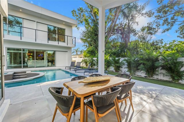 2564 ARLINGTON STREET, Sarasota, FL 34239