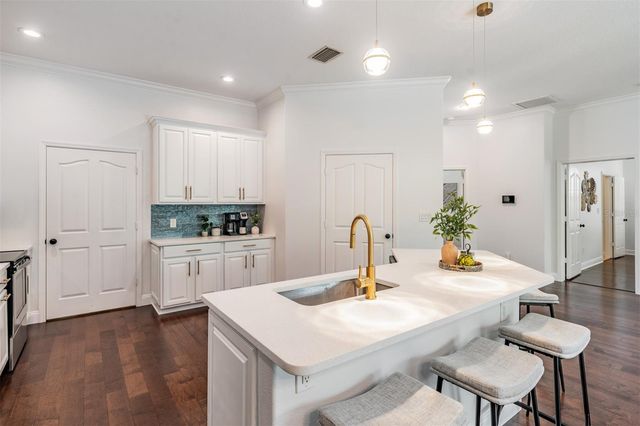 4003 S SHAMROCK ROAD, Tampa, FL 33611