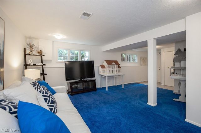 361 Skyview Road, Cleveland, OH 44109