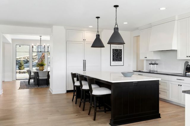 707 Ensconced Way, Chaska, MN 55318