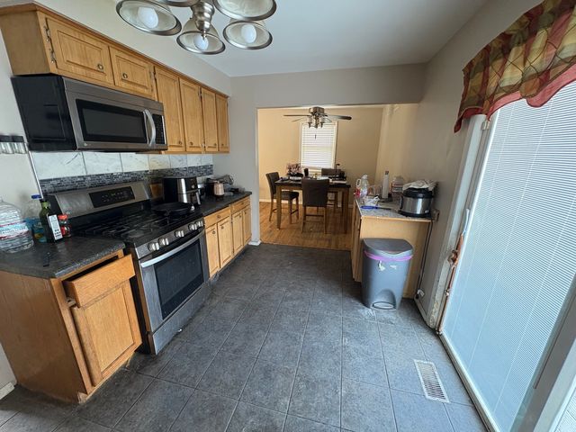 1827 218th Place, Sauk Village, IL 60411