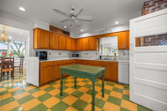 458 SCOTLAND STREET, Dunedin, FL 34698
