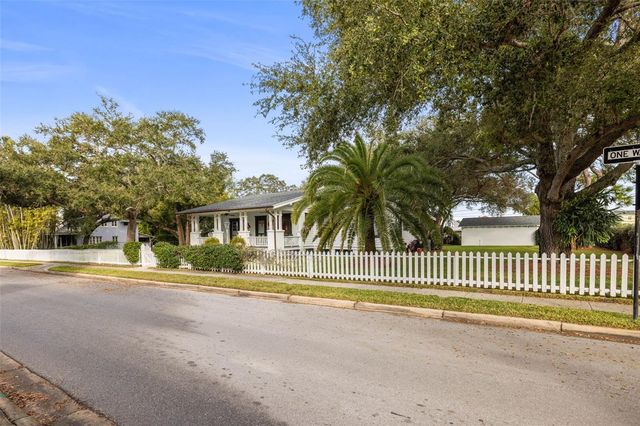 458 SCOTLAND STREET, Dunedin, FL 34698