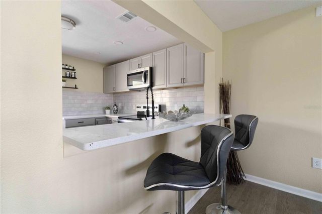 5345 LAKE ARROWHEAD TRAIL 12, Sarasota, FL 34231