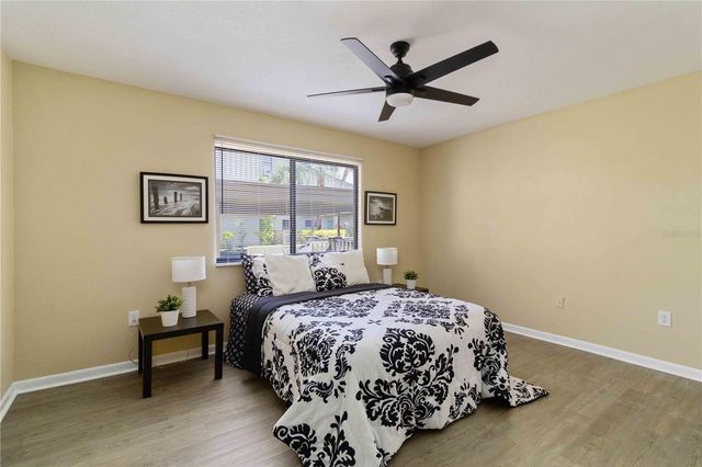 5345 LAKE ARROWHEAD TRAIL 12, Sarasota, FL 34231