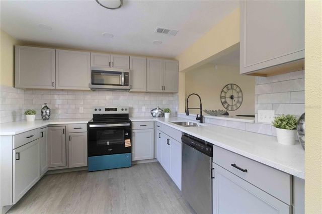 5345 LAKE ARROWHEAD TRAIL 12, Sarasota, FL 34231