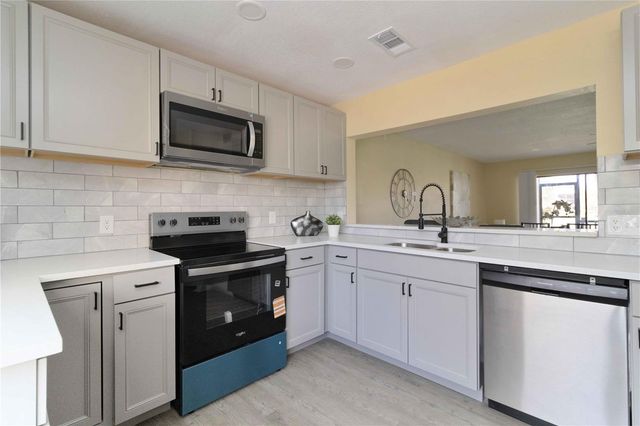 5345 LAKE ARROWHEAD TRAIL 12, Sarasota, FL 34231