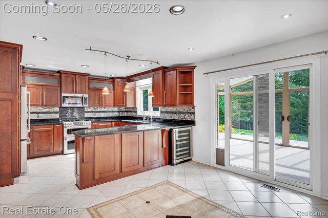 751 Bristol Lane, Orion Charter Township, MI 48348