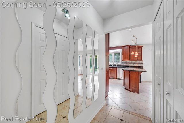 751 Bristol Lane, Orion Charter Township, MI 48348