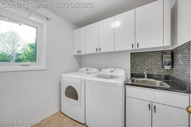 751 Bristol Lane, Orion Charter Township, MI 48348