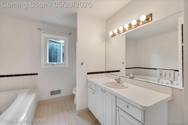 751 Bristol Lane, Orion Charter Township, MI 48348