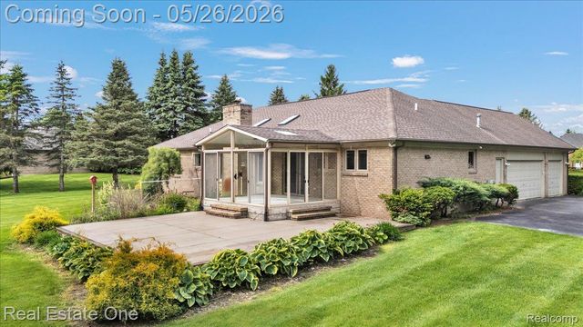 751 Bristol Lane, Orion Charter Township, MI 48348