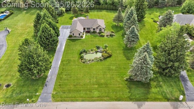 751 Bristol Lane, Orion Charter Township, MI 48348