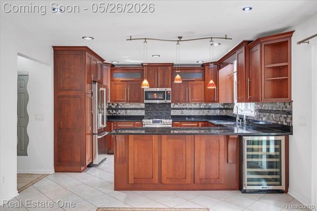 751 Bristol Lane, Orion Charter Township, MI 48348