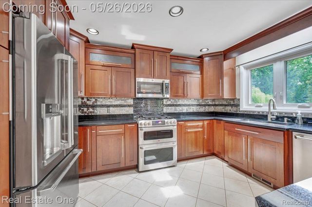751 Bristol Lane, Orion Charter Township, MI 48348