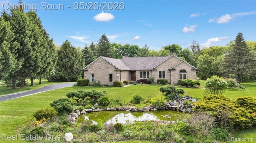 751 Bristol Lane, Orion Charter Township, MI 48348