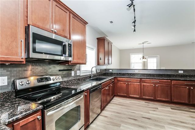 4625 Meadowside Terrace, High Point, NC 27265