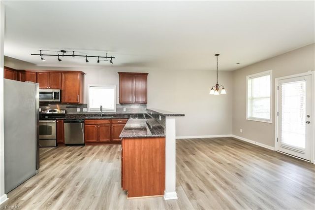 4625 Meadowside Terrace, High Point, NC 27265