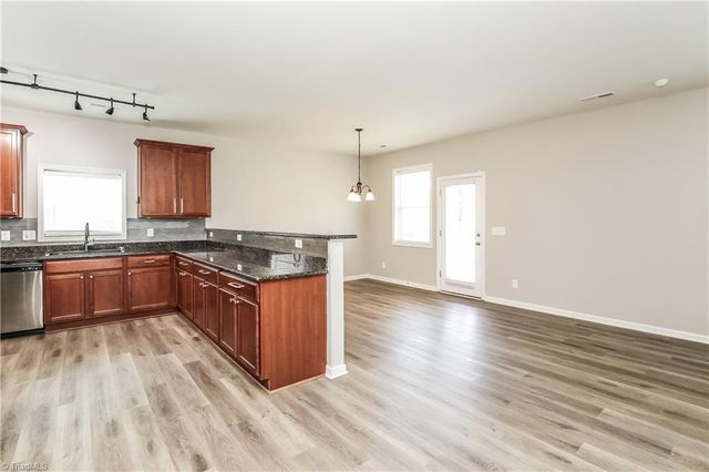 4625 Meadowside Terrace, High Point, NC 27265