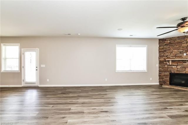4625 Meadowside Terrace, High Point, NC 27265