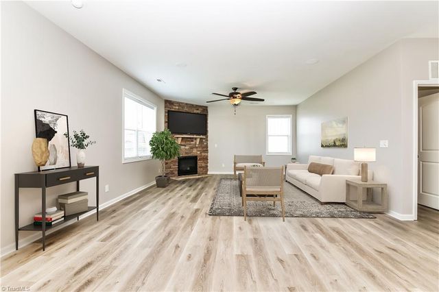 4625 Meadowside Terrace, High Point, NC 27265