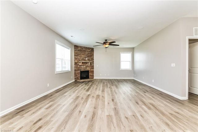 4625 Meadowside Terrace, High Point, NC 27265