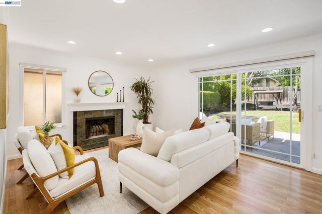 11752 Betlen Dr, Dublin, CA 94568