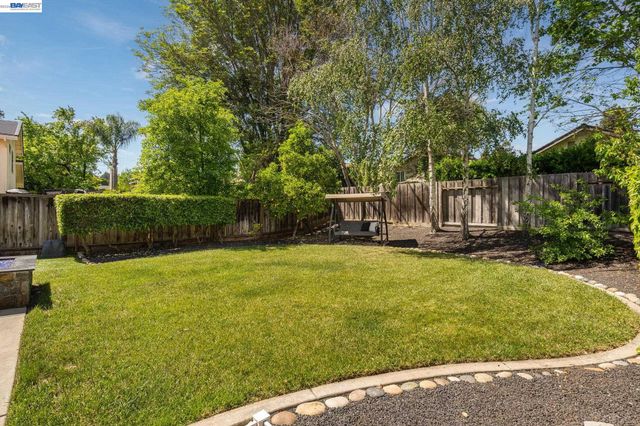 11752 Betlen Dr, Dublin, CA 94568