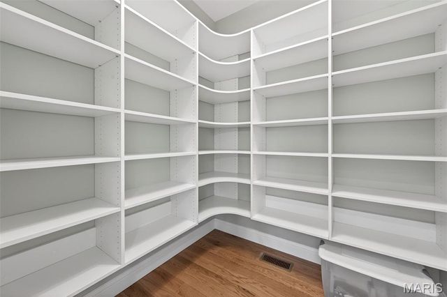 216 W Essex Avenue, St Louis, MO 63122