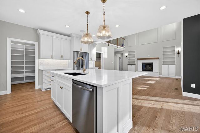 216 W Essex Avenue, St Louis, MO 63122