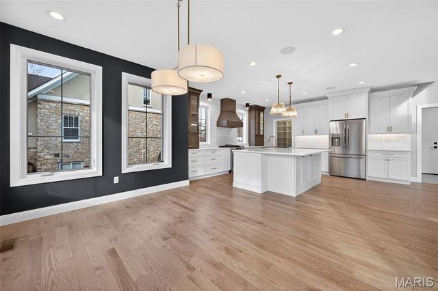 216 W Essex Avenue, St Louis, MO 63122