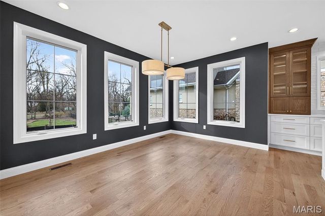 216 W Essex Avenue, St Louis, MO 63122