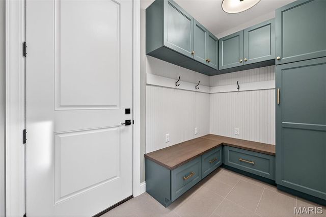 216 W Essex Avenue, St Louis, MO 63122