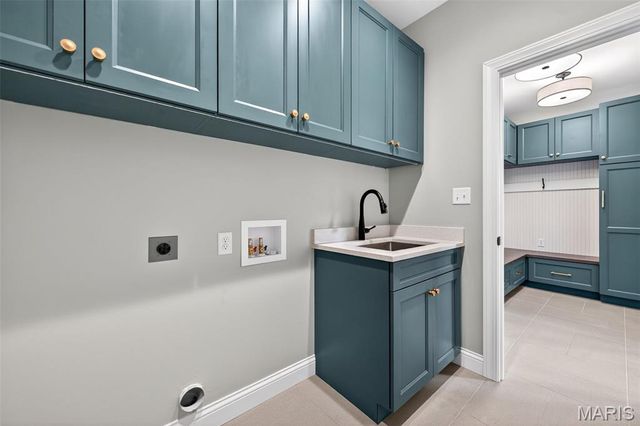 216 W Essex Avenue, St Louis, MO 63122