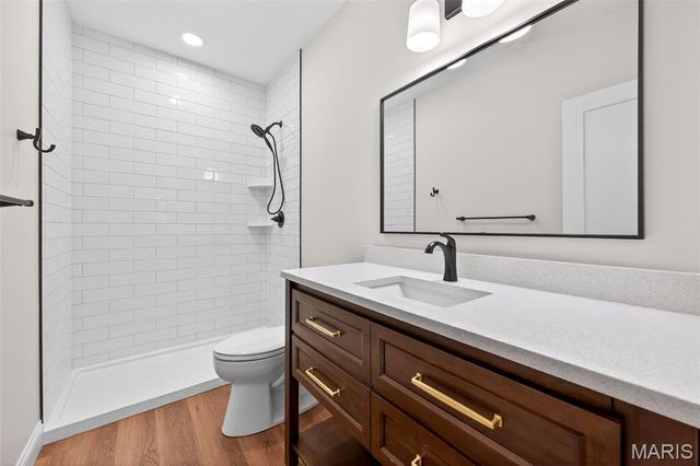 216 W Essex Avenue, St Louis, MO 63122