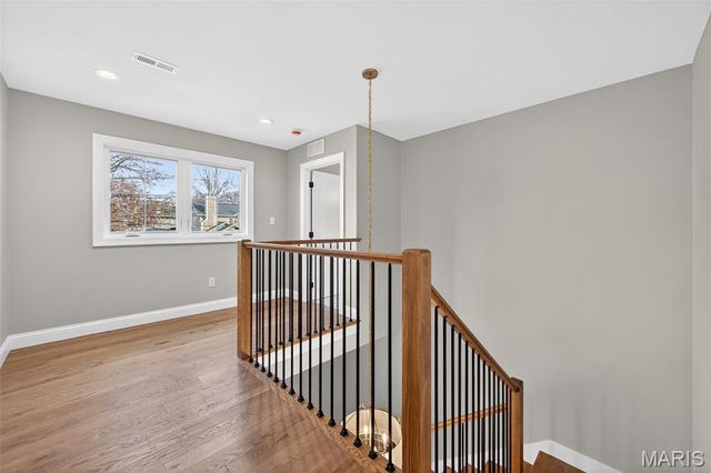 216 W Essex Avenue, St Louis, MO 63122