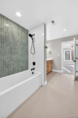 216 W Essex Avenue, St Louis, MO 63122