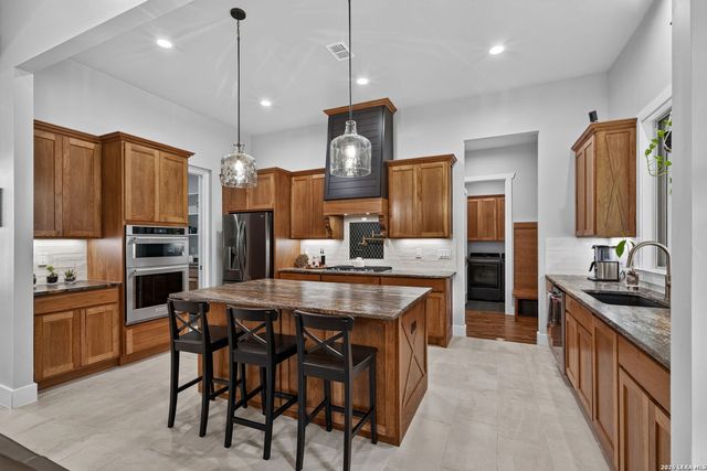113 Hondo Vista, La Vernia, TX 78121