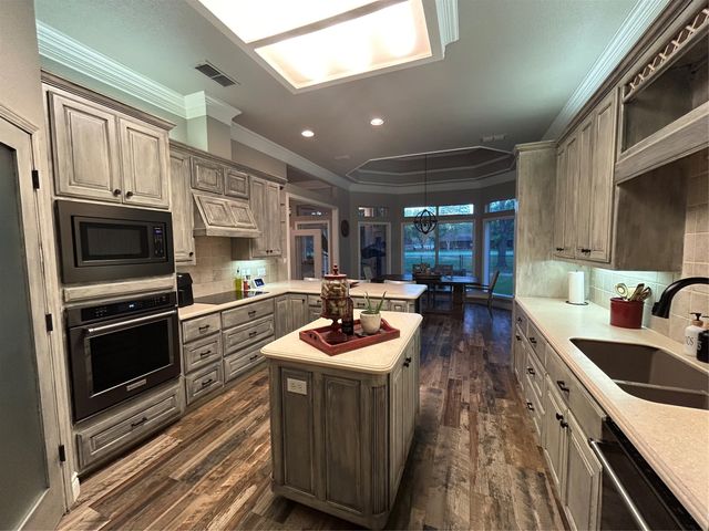 6004 Nutcracker Drive, Granbury, TX 76049